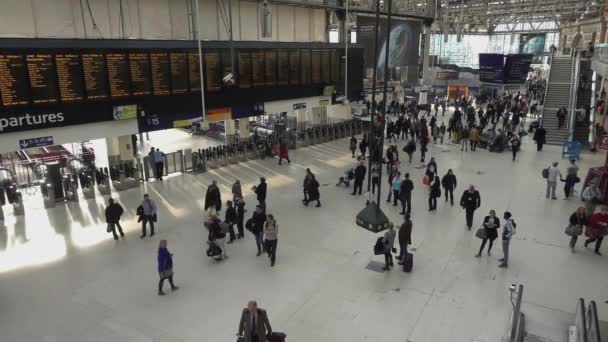 Waterloo station by day - LONDRA, INGHILTERRA — Video Stock
