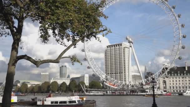 London Eye ve Thames Nehri - Londra, İngiltere — Stok video