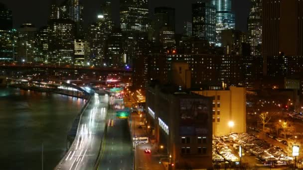 Tráfico de la ciudad en Manhattan - timelapse por la noche — Vídeo de stock