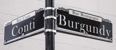 New Orleans Fransız Mahallesi sokak işaretleri