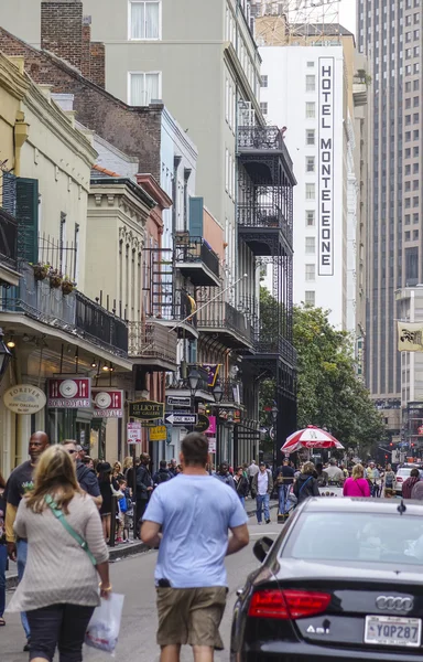 Tipik sokak görünümü, Fransız çeyrek New Orleans - New Orleans, Louisiana - 18 Nisan 2016 — Stok fotoğraf