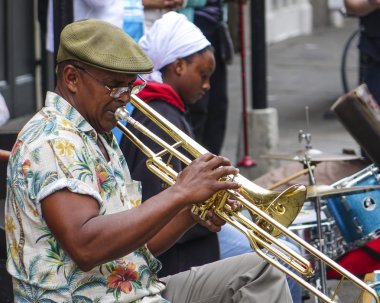 Caz müzik New Orleans - New Orleans, Lousiana - 17 Nisan 2016 için tipik sokak müzisyenleri