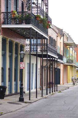Tipik Fransız Mahallesi cadde görünümü New Orleans - New Orleans, Louisiana - 18 Nisan 2016
