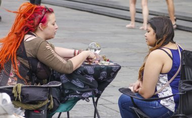 New Orleans Fransız çeyrek - New Orleans, Louisiana - 18 Nisan 2016 okuma palm