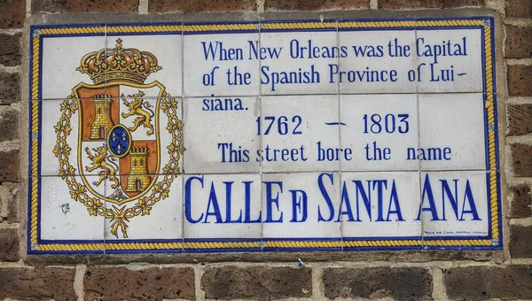 Calle サンタアナ ニユー ・ オーリンズ - St アン ストリート - ニユー ・ オーリンズ、ルイジアナ - 2016 年 4 月 18 日 — ストック写真