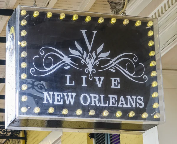 Pub en vivo de Nueva Orleans en French Quarter - NEW ORLEANS, LOUISIANA - 18 DE ABRIL DE 2016 —  Fotos de Stock