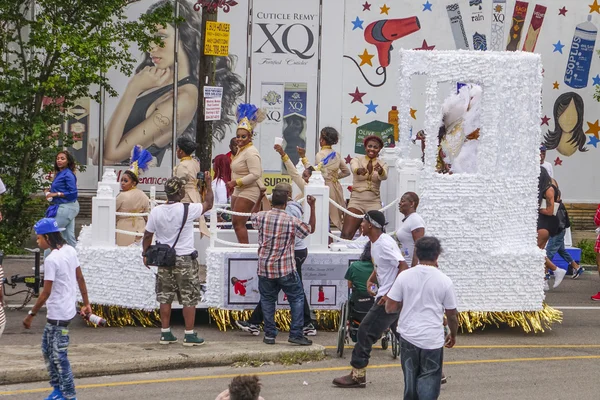 Ünlü street parade New Orleans - Mardi Gras - New Orleans, Louisiana - 18 Nisan 2016 — Stok fotoğraf