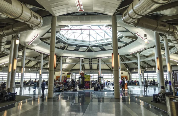 Louis Armstrong Aeroporto Internacional de Nova Orleans - NOVOS ORLEANS, LOUISIANA - 18 de abril de 2016 — Fotografia de Stock
