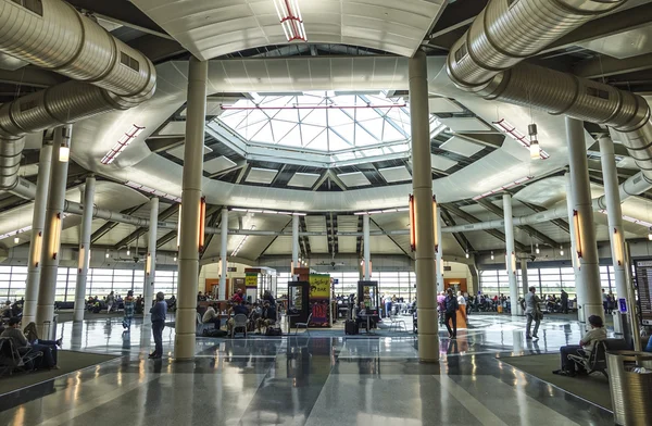 Louis Armstrong New Orleans International Airport - NEW ORLEANS, LOUISIANA - April 18, 2016 — стоковое фото