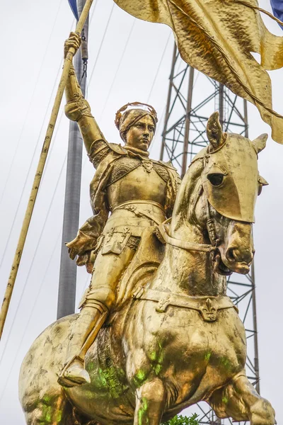 Joan D Arc - Maid av Orleans staty i New Orleans — Stockfoto