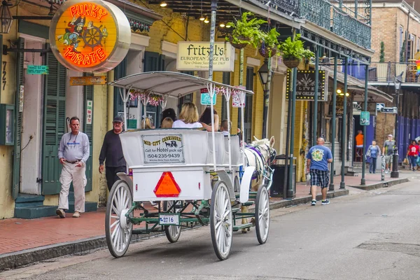 Atlı taksi adlı Fransız çeyrek New Orleans - New Orleans, Louisiana - 18 Nisan 2016 — Stok fotoğraf