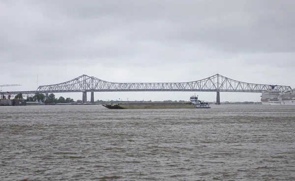 Puente sobre el Mississippi en Nueva Orleans —  Fotos de Stock