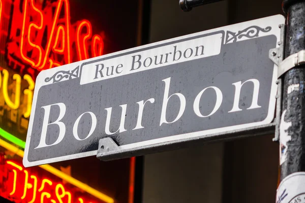 在法国季新奥尔良最著名街头波旁街的街头标志 — 图库照片