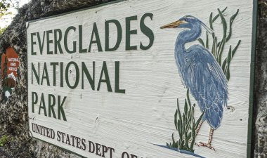 Everglades Ulusal Park giriş işareti - Miami, Florida - 10 Nisan 2016