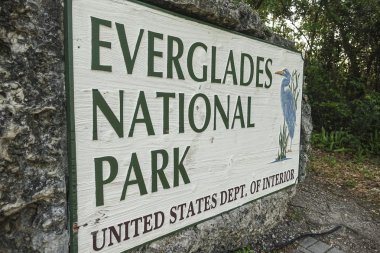 Everglades Ulusal Park giriş işareti - Miami, Florida - 10 Nisan 2016