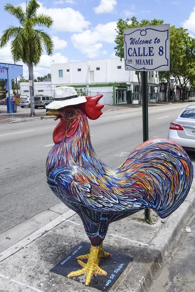 Berömda kuk på gatan av Little Havana på Calle 8 - Miami. Florida - 10 April 2016 — Stockfoto