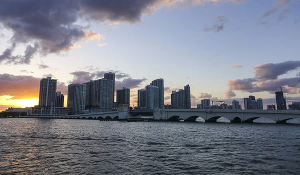 Skyline miami Innenstadt bei Sonnenuntergang — Stockfoto