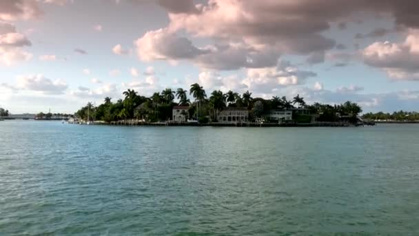 Le piccole isole intorno alla spiaggia di Miami e Miami — Video Stock