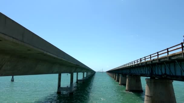 Increíble puente de siete millas en los Cayos de Florida — Vídeo de stock