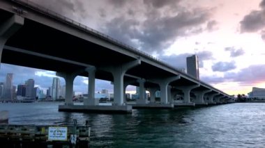 Mc Arthur Köprüsü Miami 'den Miami Sahili' ne