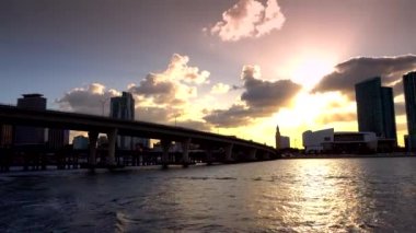 gün batımında Miami manzarası