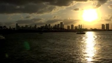 Miami 'nin ufuk çizgisi Gün batımında
