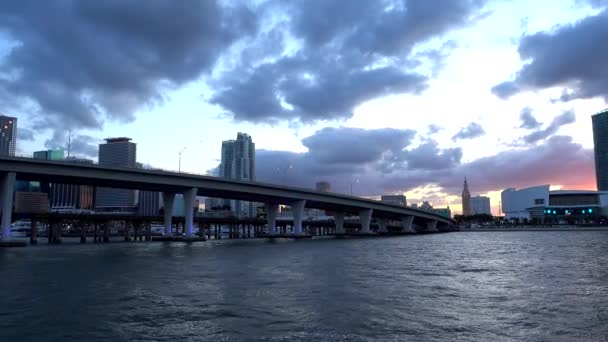 As pontes no centro de Miami — Vídeo de Stock