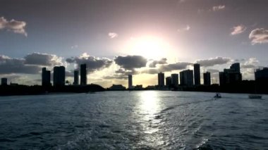 Miami 'nin silueti Akşamları Skyline