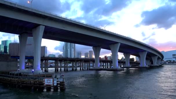 Los puentes en el centro de Miami — Vídeo de stock