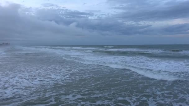 Daytona playa en una noche lluviosa — Vídeos de Stock