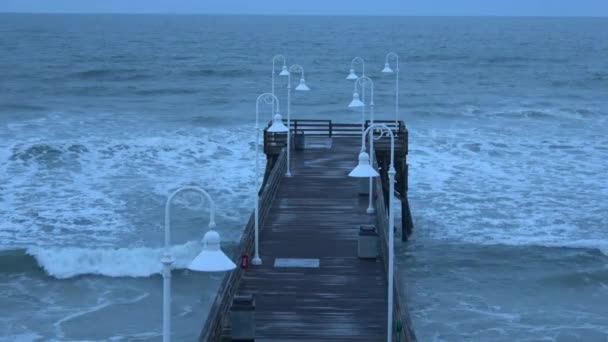 Daytona Pier en la playa de Daytona por la noche — Vídeos de Stock