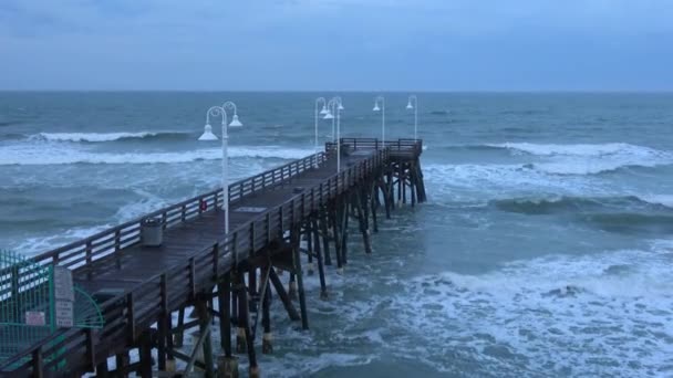 Daytona Pier na praia de Daytona à noite — Vídeo de Stock