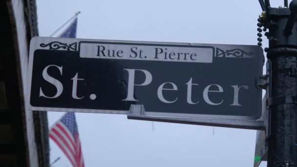 Street sign St Peter street in New Orleans French Quarter — Stock Video