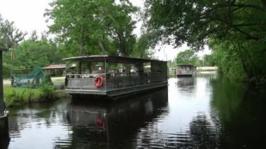 Bataklıkta tekne turu