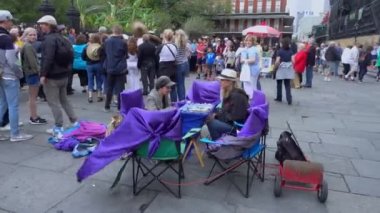 New Orleans Fransız Mahallesi 'nde tarot ve el falı bakımı - YENİ ORLEANS, LOUISIANA - 17 Nisan 2016