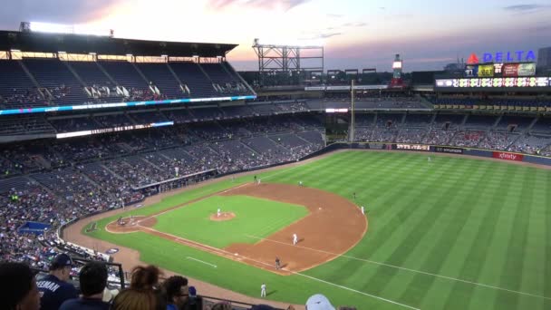 Πλήθος Γήπεδο Μπέιζμπολ Γήπεδο Turner Field Ατλάντα Ηνωμένες Πολιτείες Ιουνίου — Αρχείο Βίντεο