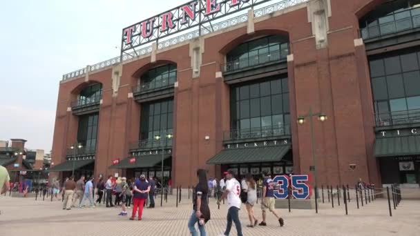 Pessoas Perto Estádio Beisebol Turner Field Atlanta Estados Unidos Junho — Vídeo de Stock