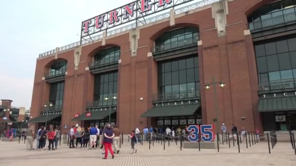 Emberek Ennek Vonzáskörzetében Turner Field Baseball Stadion Atlanta Amerikai Egyesült — Stock videók