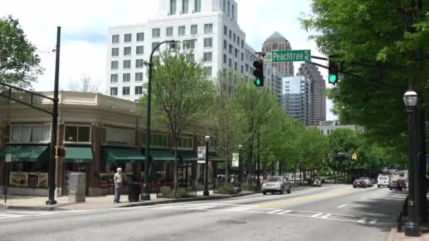 Cruzamento Rua Rua Peachtree Atlanta Midtown Atlanta Georgia Abril 2016 — Vídeo de Stock