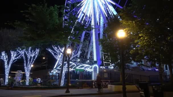 Iluminated Atlanta Skyview Ferris Wheel Downtown Atlanta Georgia Dubna 2016 — Stock video