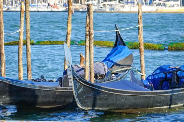 Gondol Venedik - gondol hizmet kanallarında