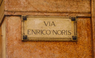 Verona İtalya - Via Enrico Noris eski sokak tabelası