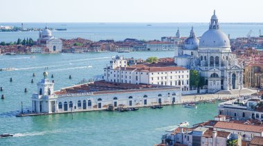 Venedik 'te Santa Maria della Salute adlı kiliseyi selamlayın.