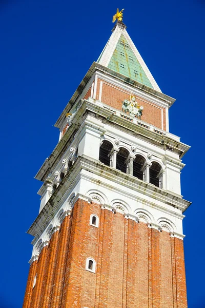 Кампанійна вежа на площі Сент - Маркс у Венеції - Сан - Марко — стокове фото