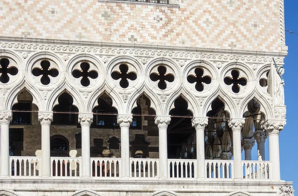 Знаменитий дожа s палац у Венеції - Palazzo Ducale на St знаменує квадратний — стокове фото