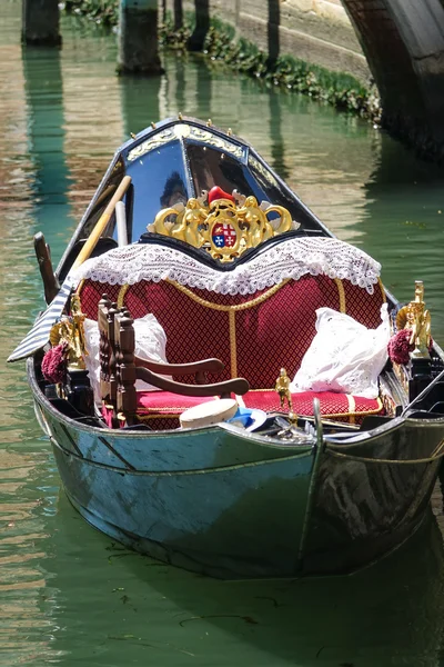 Gondol Venedik - gondol hizmet kanallarında Stok Fotoğraf