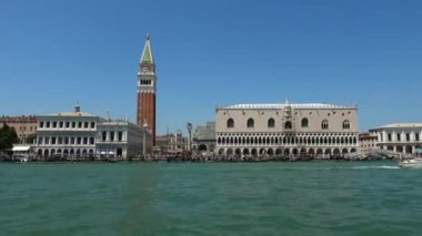 Campanile Kulesi ve Doges Sarayı'nda St. Marks Meydanı Venedik İtalya