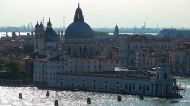 Campanile Kulesi ve Doges Sarayı'nda St. Marks Meydanı Venedik İtalya