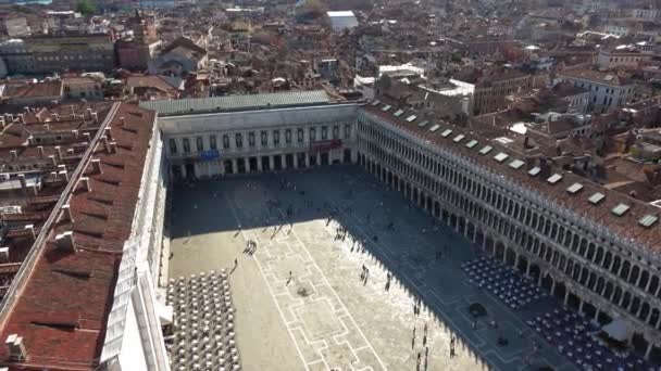 Flygfoto över St. Marks Square i Venedig Italien - Piazza San Marco — Stockvideo