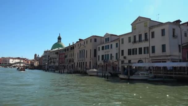 Antiguas mansiones en el Gran Canal de Venecia - Canale Grande — Vídeo de stock